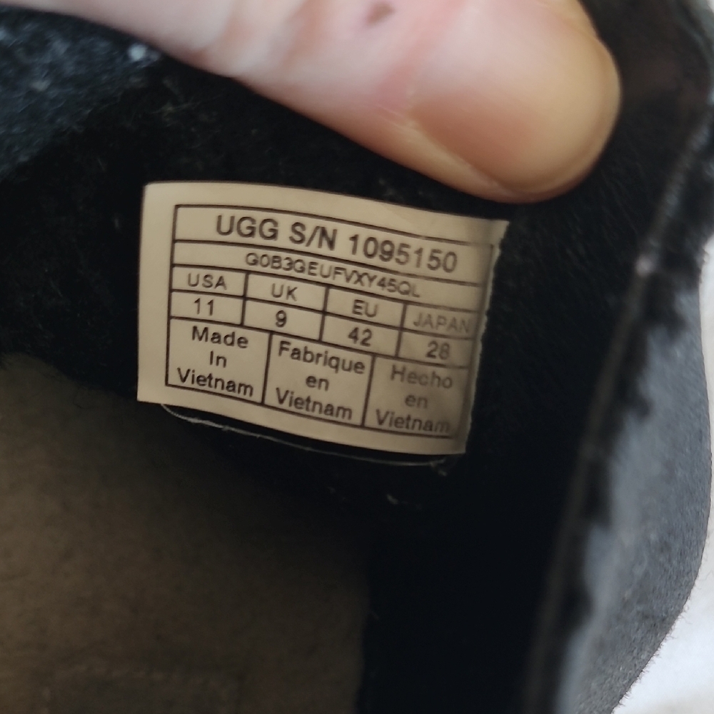 UGG Chelsea Boot - Picture 5 of 5